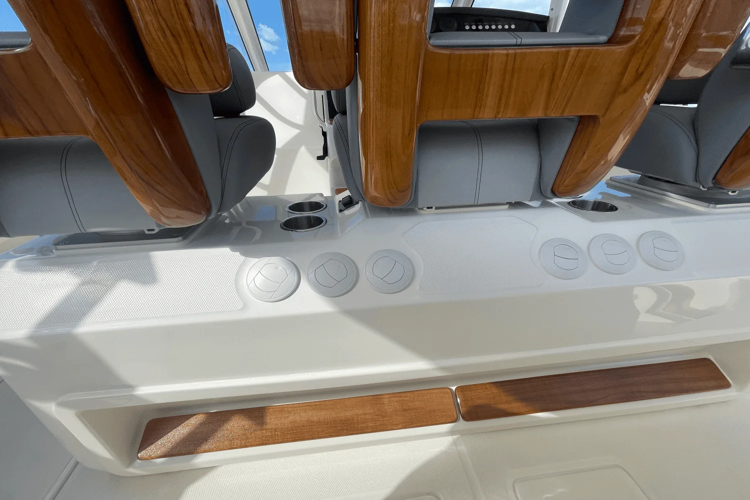 2025 Boston Whaler 420 Outrage Image Thumbnail #17