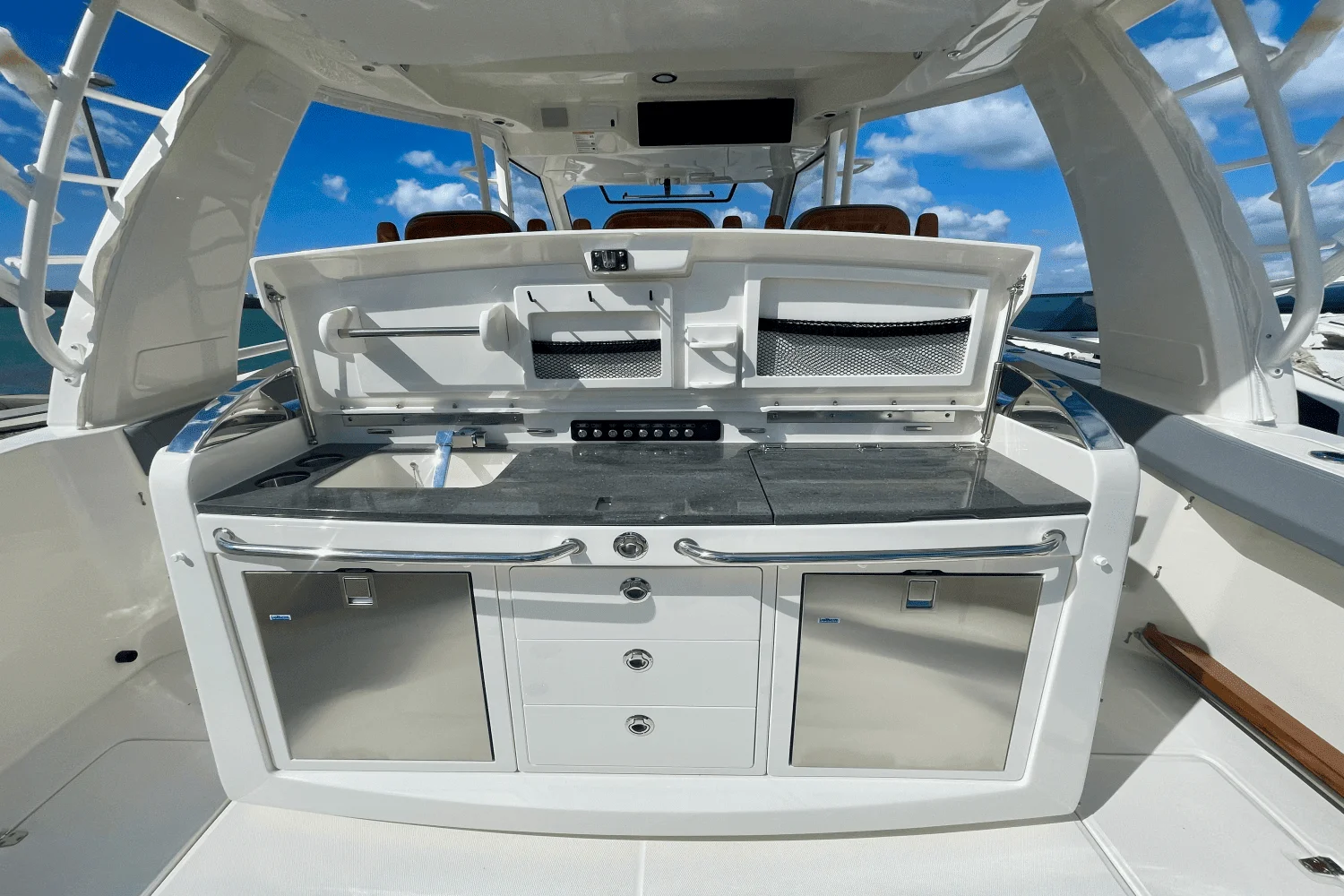 2025 Boston Whaler 420 Outrage Image Thumbnail #13