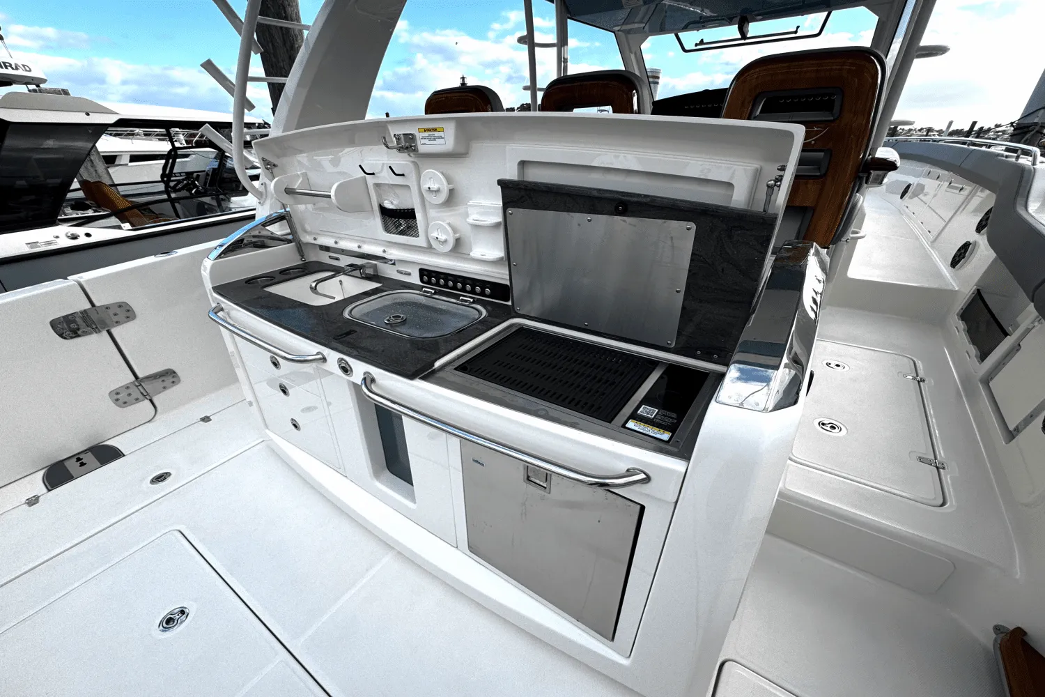 2025 Boston Whaler 420 Outrage Image Thumbnail #8