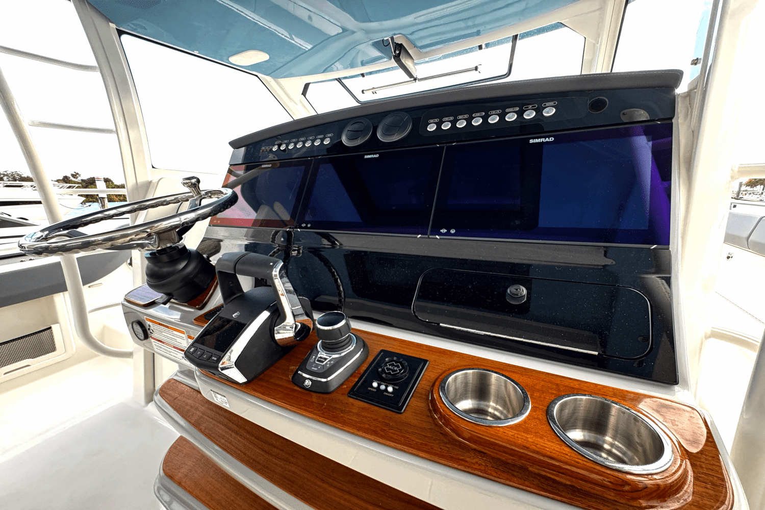 2025 Boston Whaler 420 Outrage Image Thumbnail #20