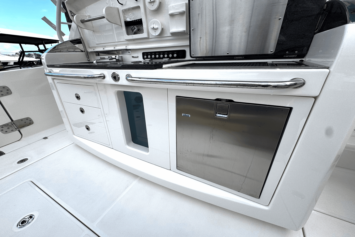 2025 Boston Whaler 420 Outrage Image Thumbnail #10