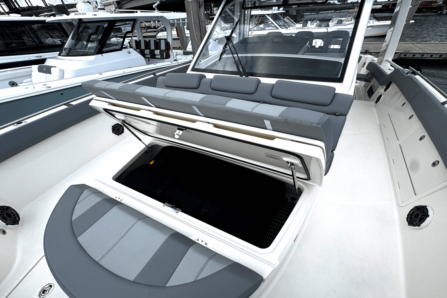 2025 Boston Whaler 420 Outrage Image Thumbnail #24