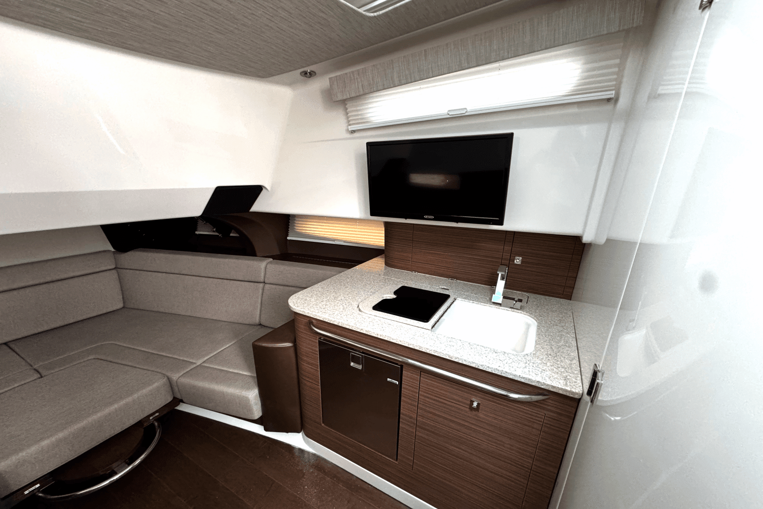 2025 Boston Whaler 420 Outrage Image Thumbnail #33