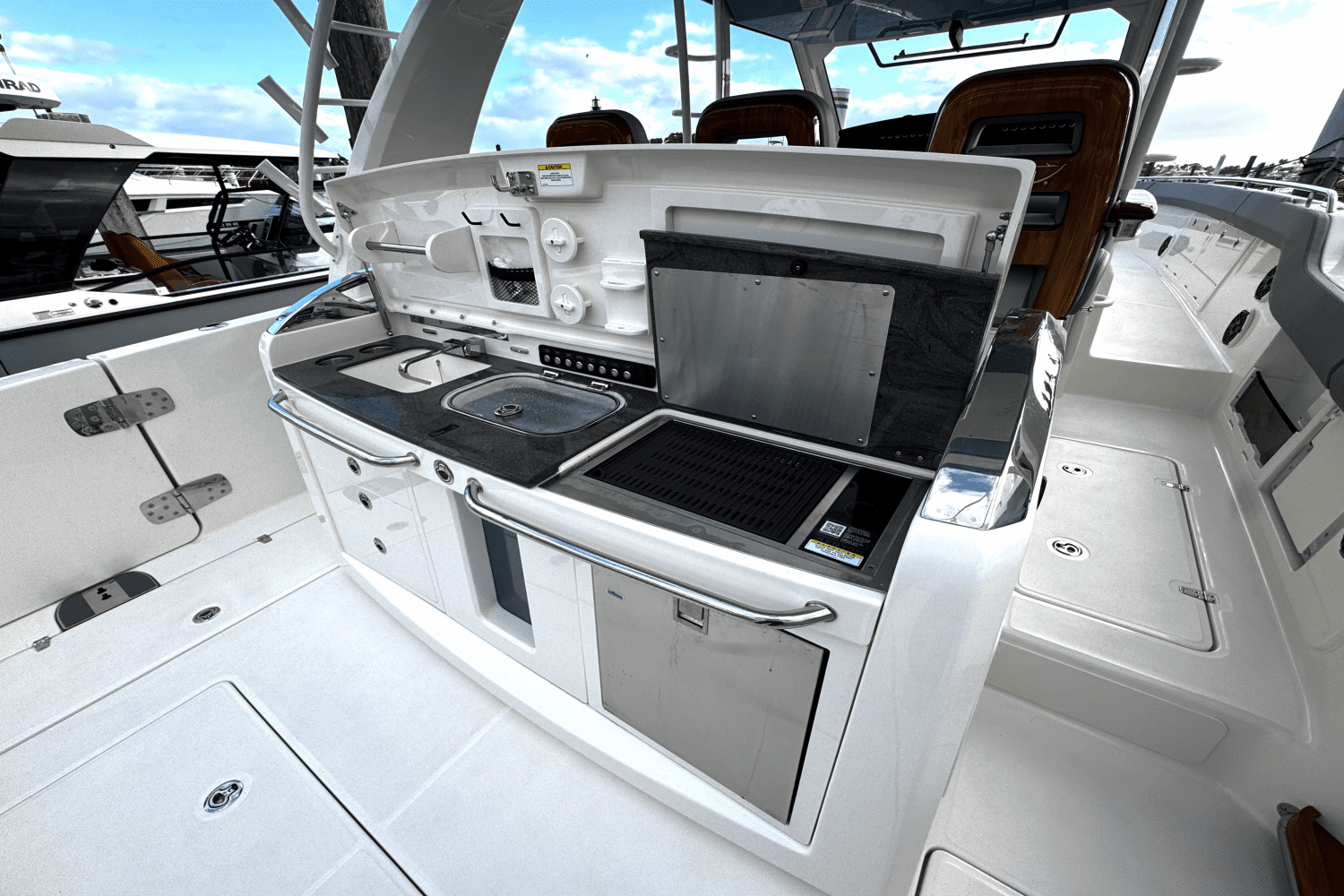 2025 Boston Whaler 420 Outrage Image Thumbnail #8