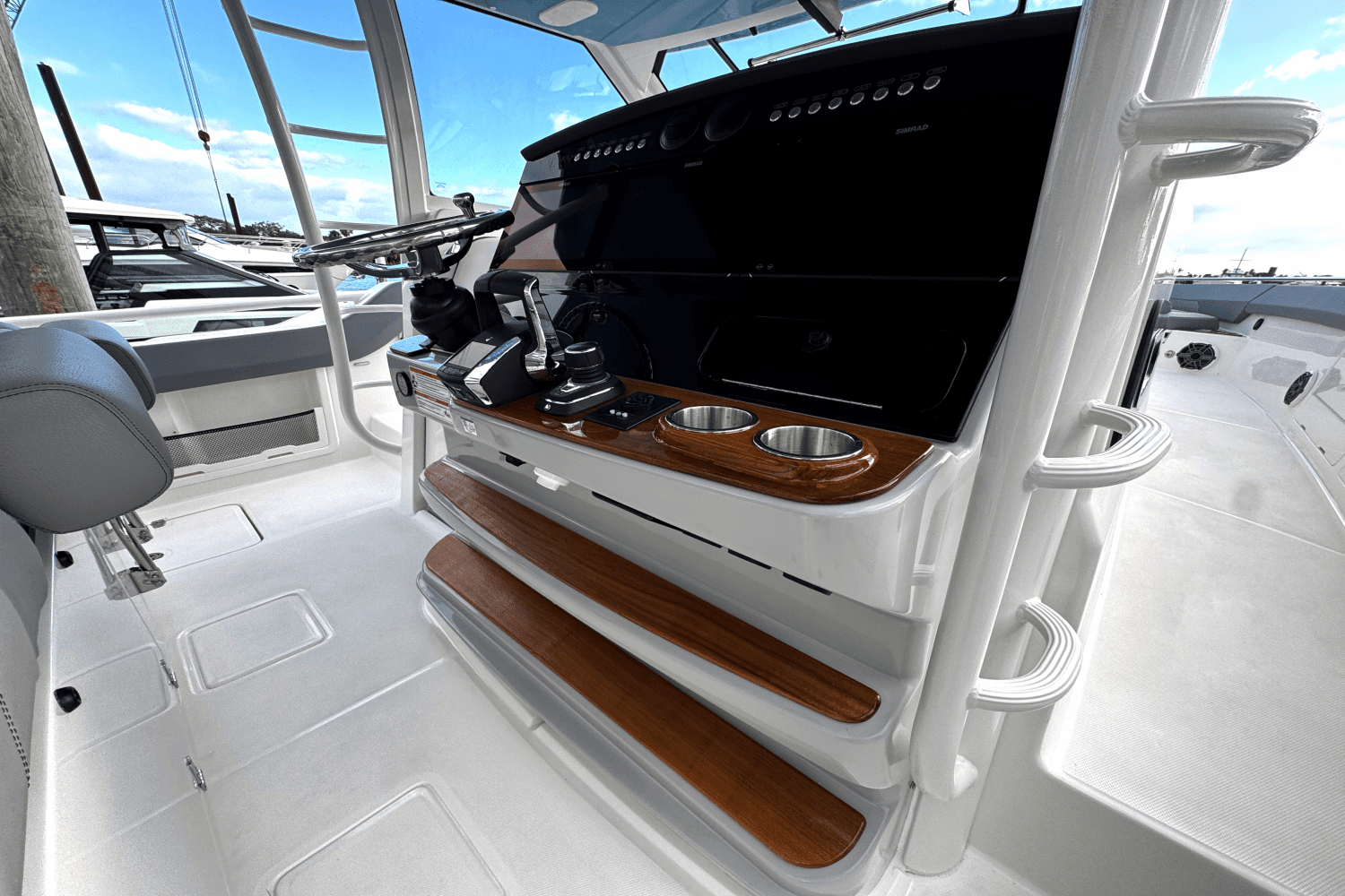 2025 Boston Whaler 420 Outrage Image Thumbnail #16