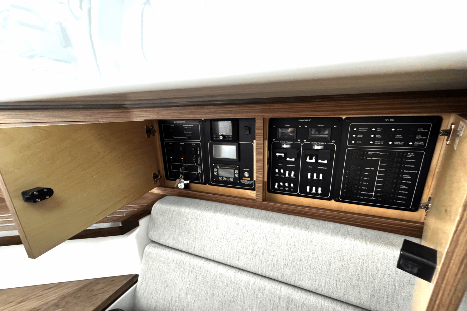 2025 Boston Whaler 420 Outrage Image Thumbnail #29