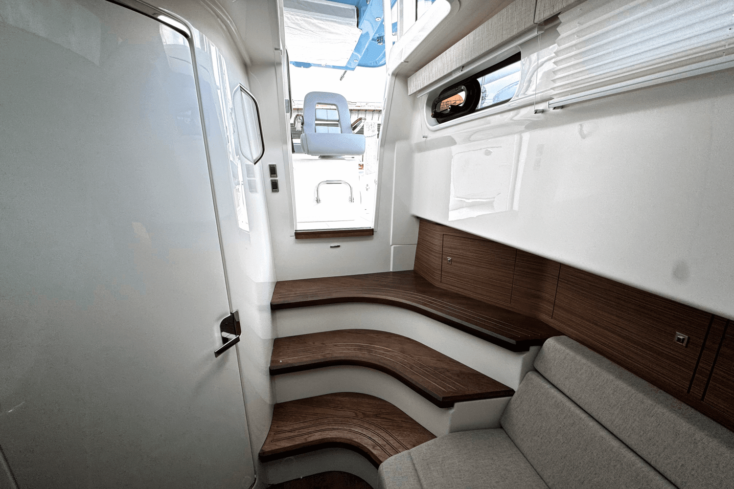 2025 Boston Whaler 420 Outrage Image Thumbnail #32