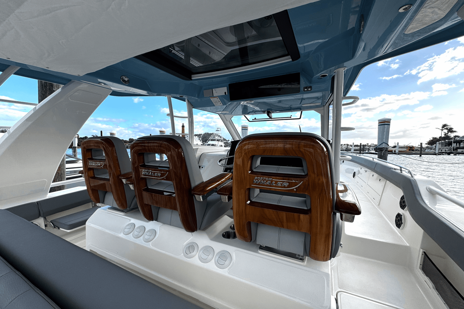 2025 Boston Whaler 420 Outrage Image Thumbnail #14