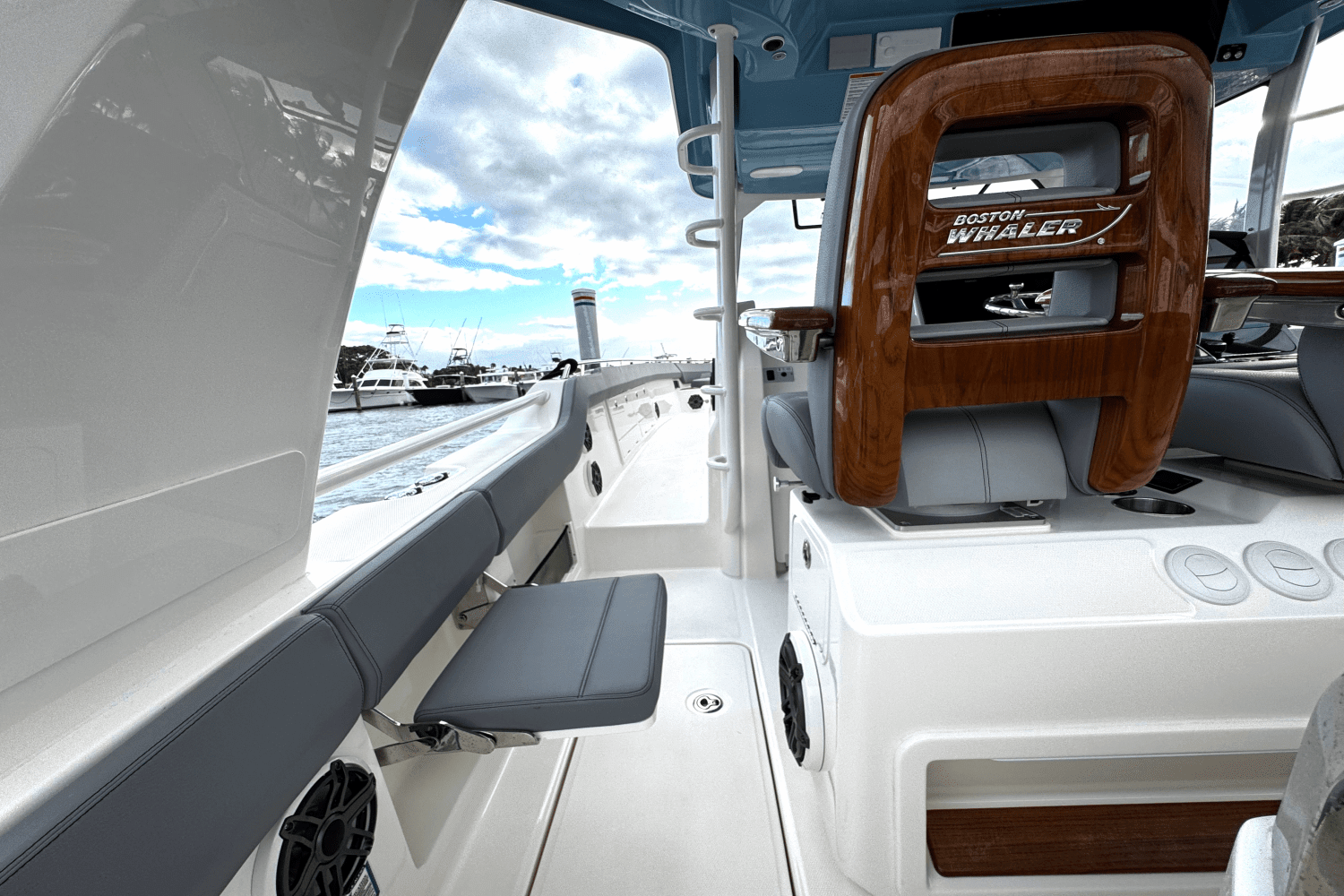 2025 Boston Whaler 420 Outrage Image Thumbnail #44