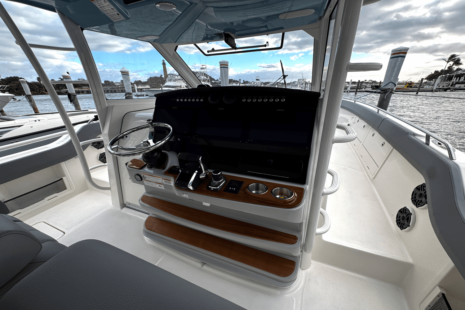 2025 Boston Whaler 420 Outrage Image Thumbnail #15