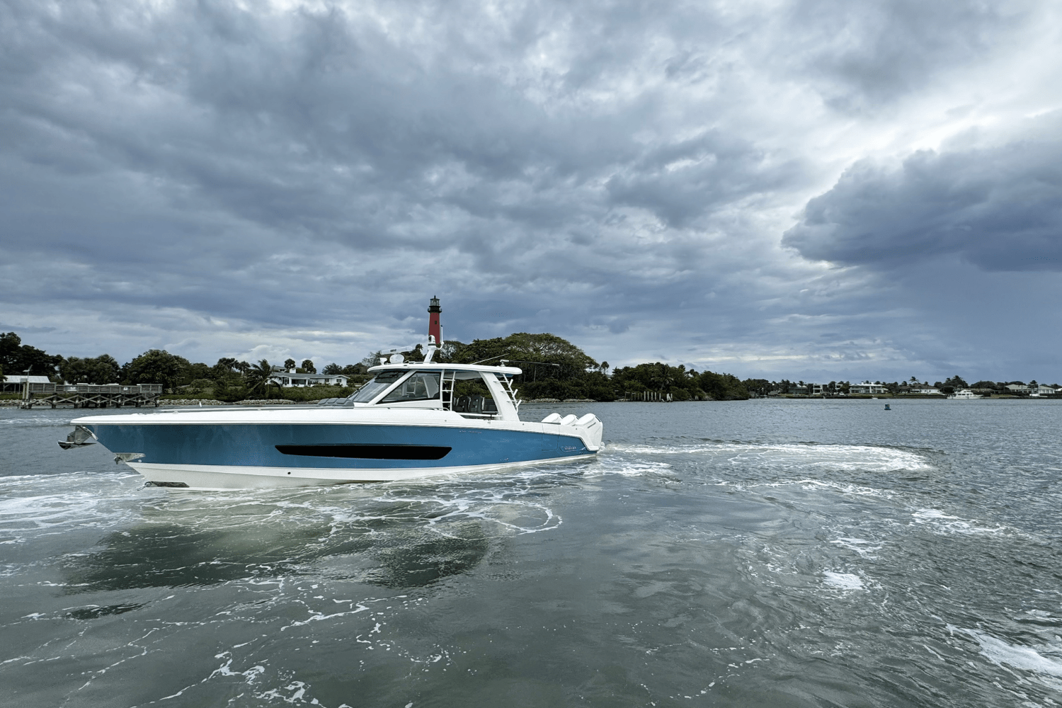 2025 Boston Whaler 420 Outrage Image Thumbnail #1