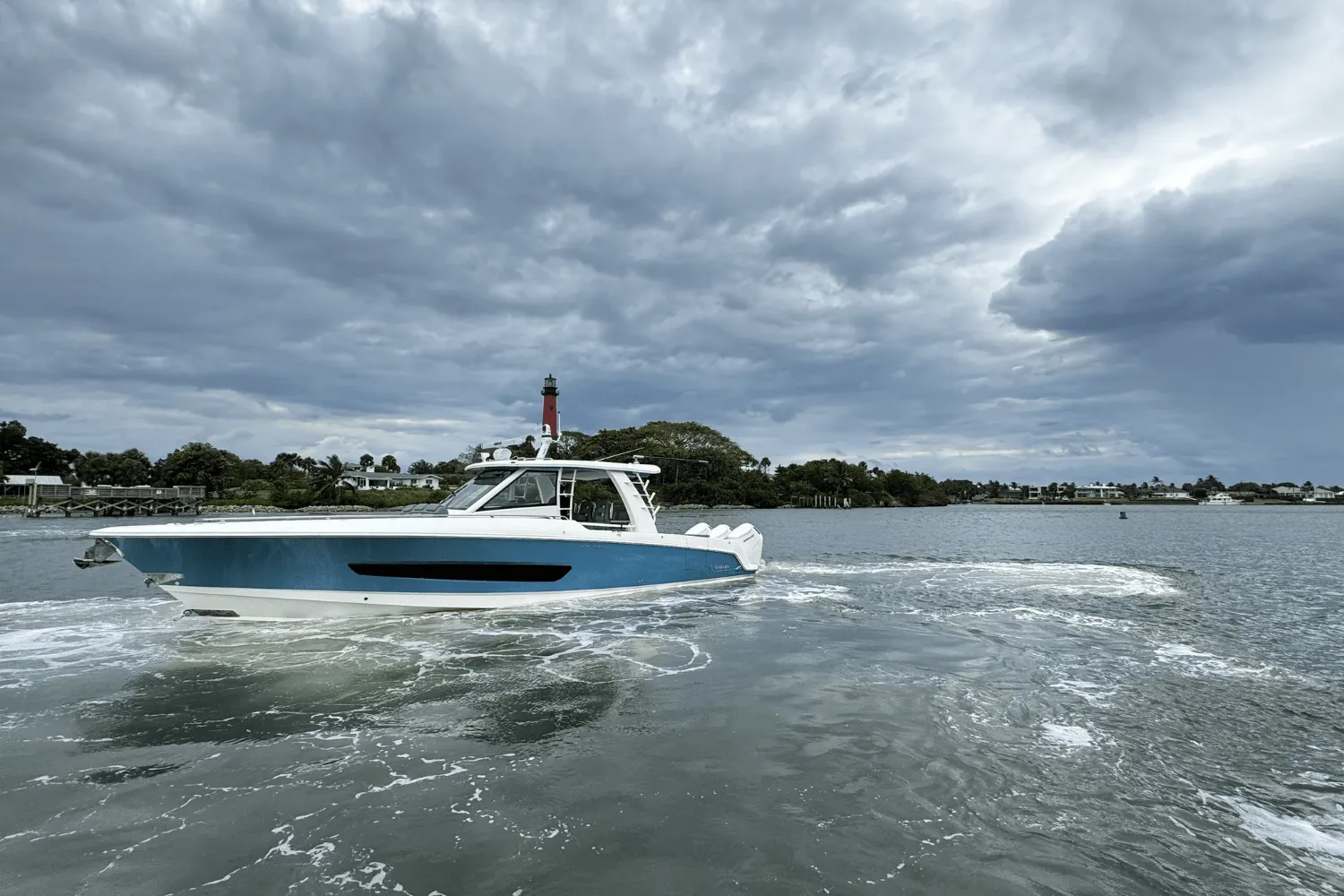 2025 Boston Whaler 420 Outrage Image Thumbnail #1