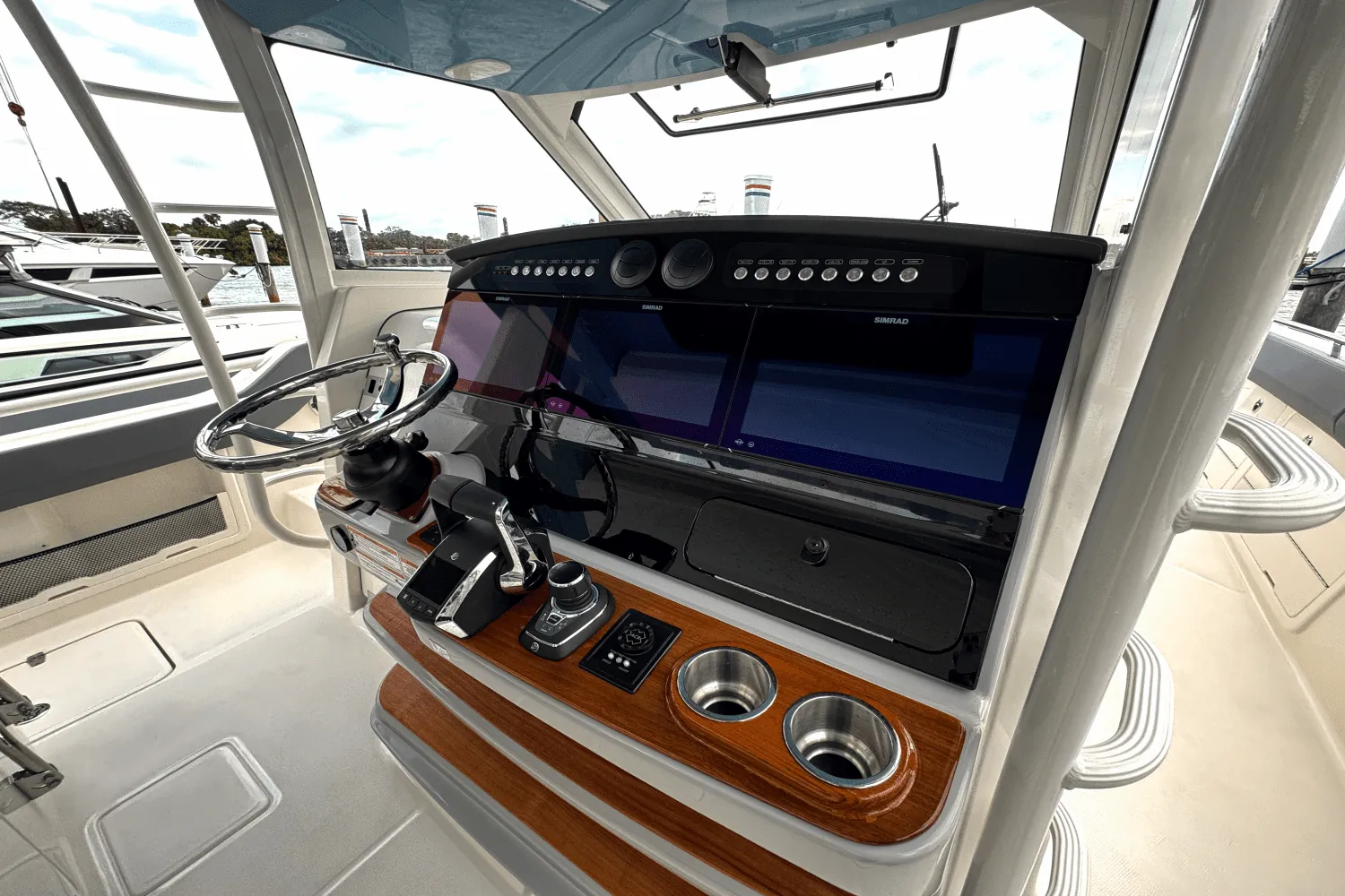 2025 Boston Whaler 420 Outrage Image Thumbnail #19