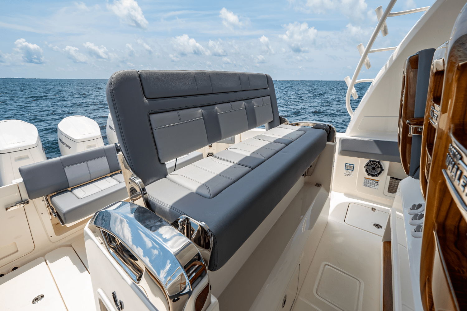 2025 Boston Whaler 420 Outrage Image Thumbnail #31
