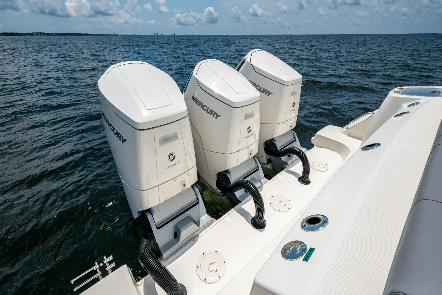 2025 Boston Whaler 420 Outrage Image Thumbnail #24