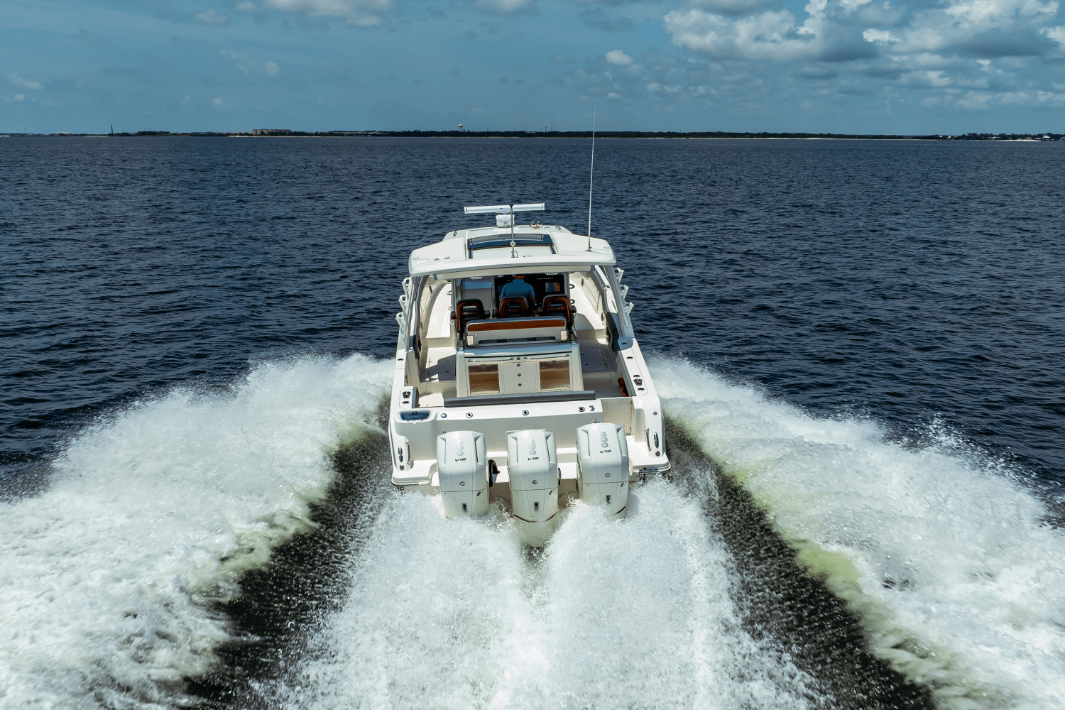 2025 Boston Whaler 420 Outrage Image Thumbnail #8