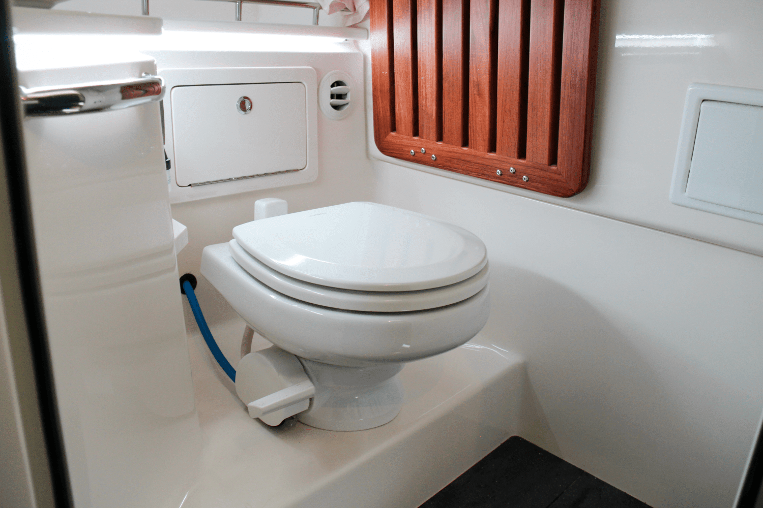 2025 Boston Whaler 380 Realm Image Thumbnail #58