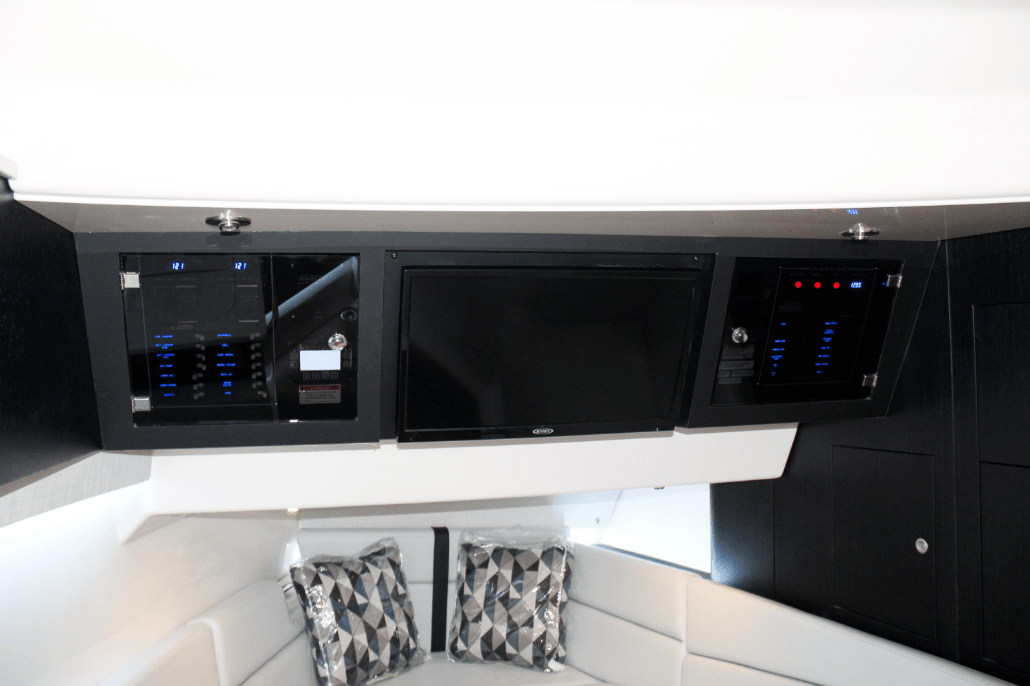 2025 Boston Whaler 380 Realm Image Thumbnail #48