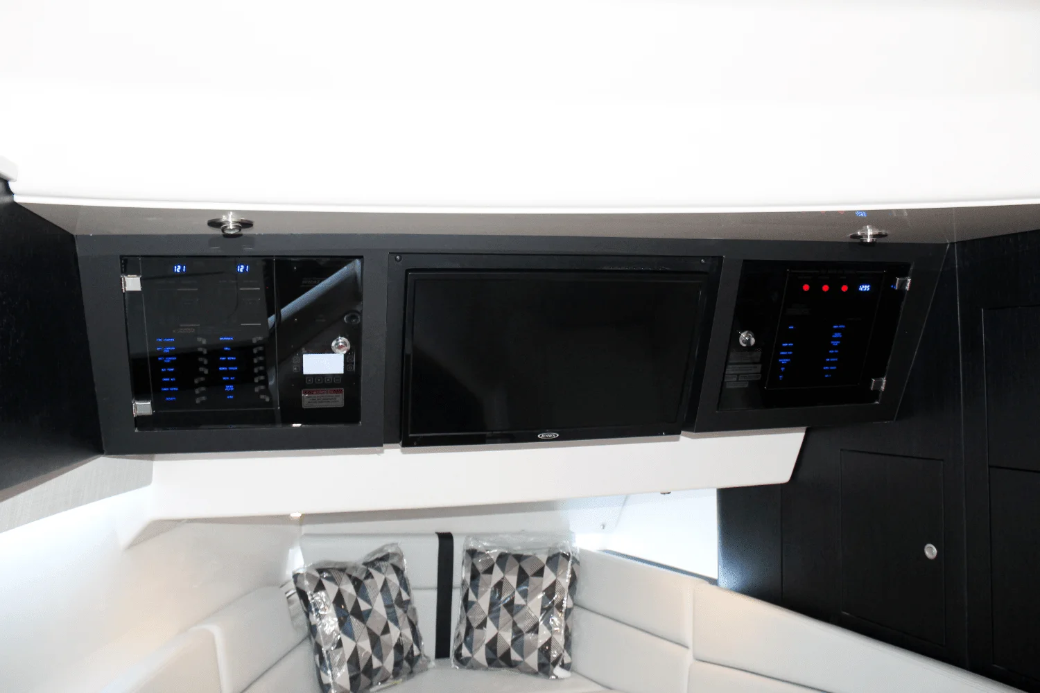 2025 Boston Whaler 380 Realm Image Thumbnail #48