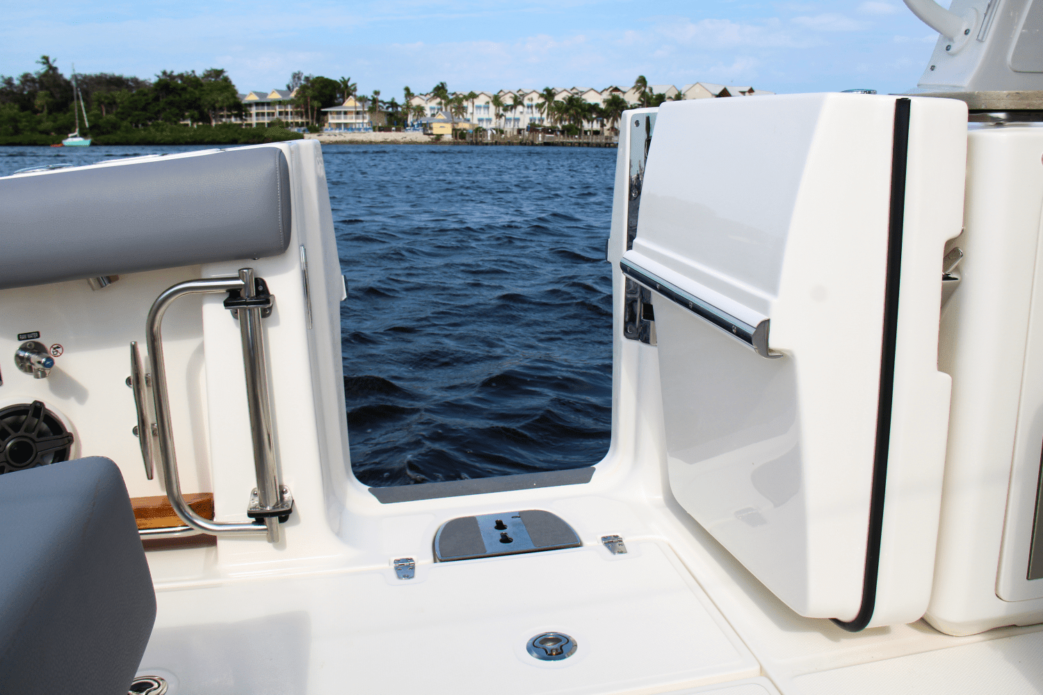 2025 Boston Whaler 380 Realm Image Thumbnail #23