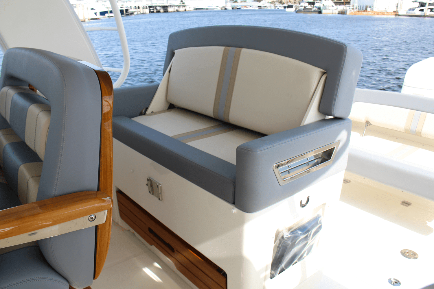 2025 Boston Whaler 380 Realm Image Thumbnail #25