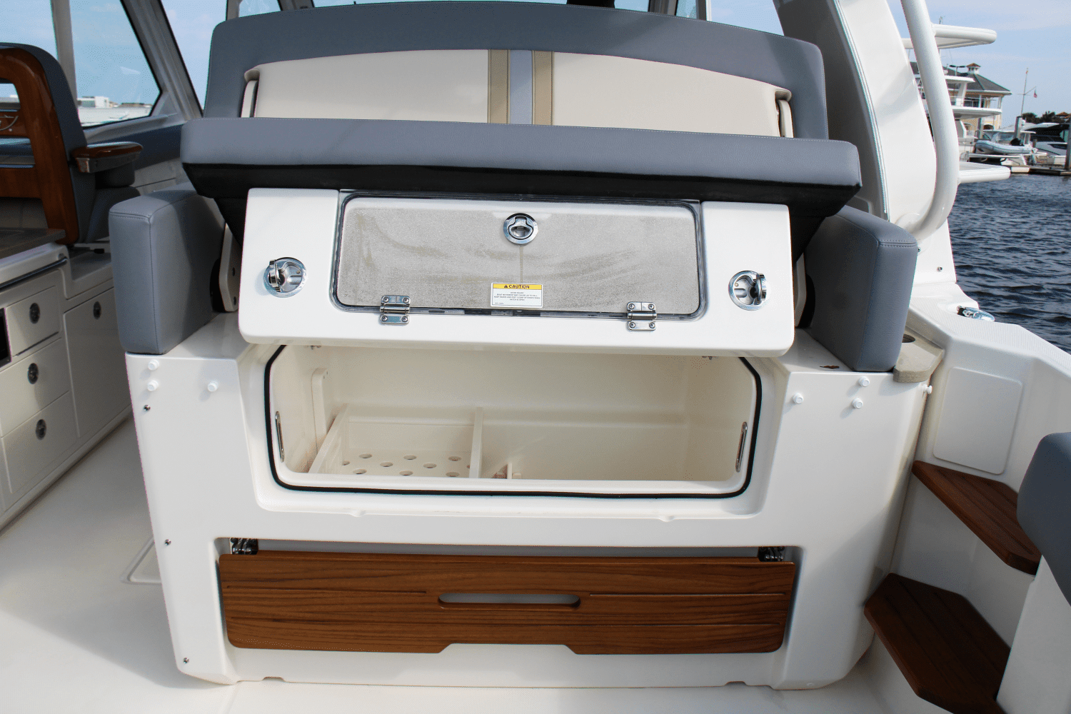 2025 Boston Whaler 380 Realm Image Thumbnail #21