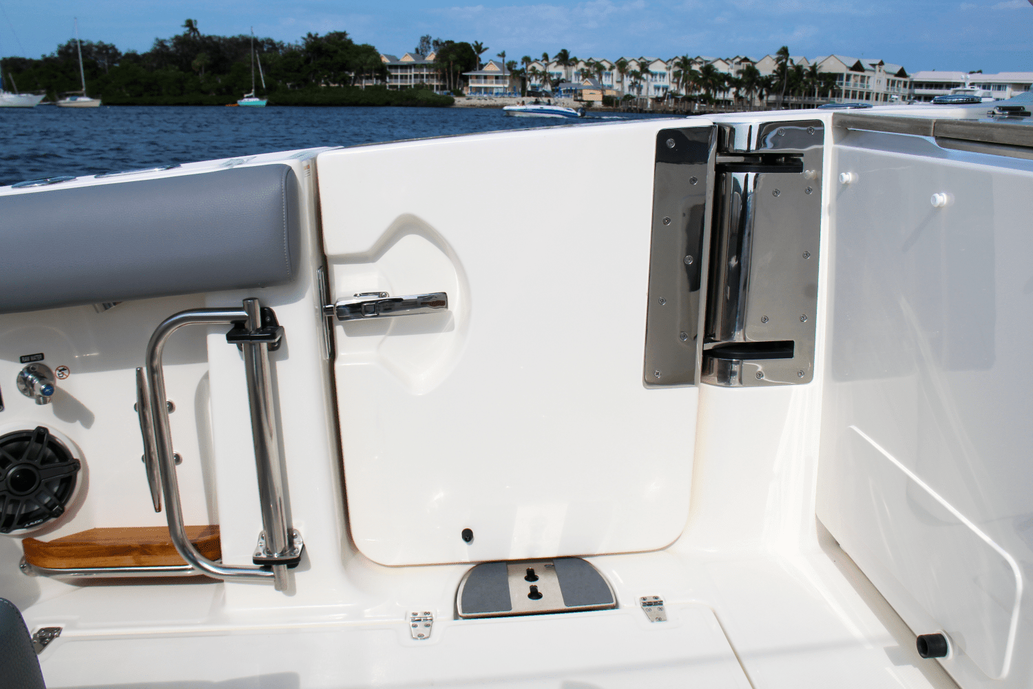 2025 Boston Whaler 380 Realm Image Thumbnail #24