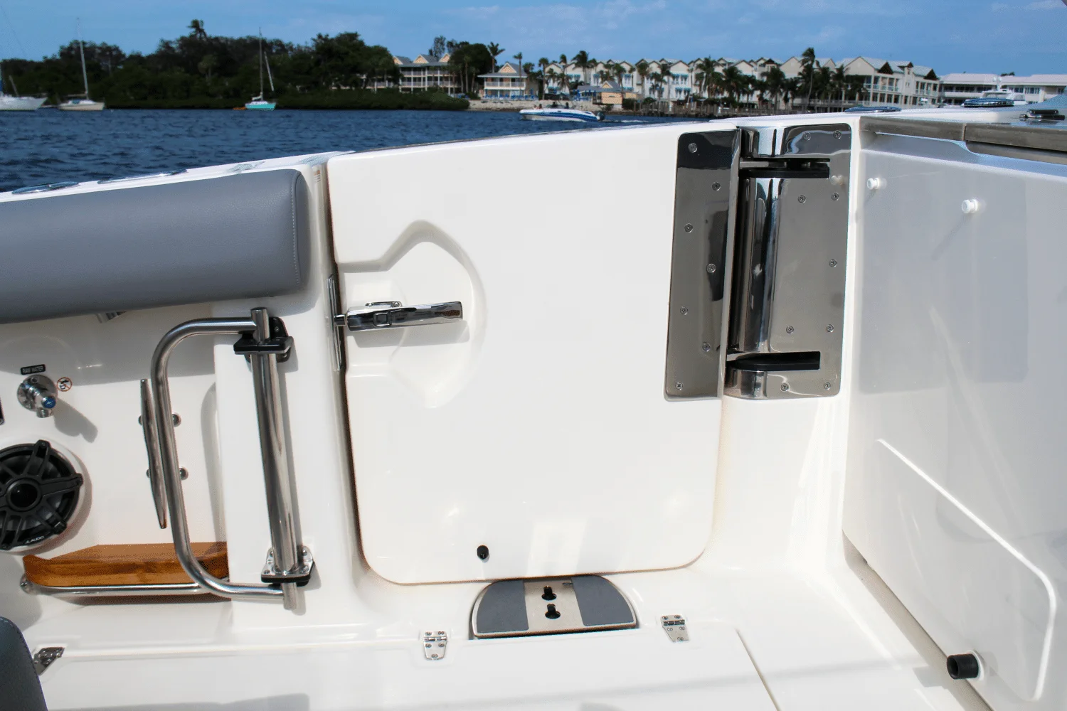 2025 Boston Whaler 380 Realm Image Thumbnail #24