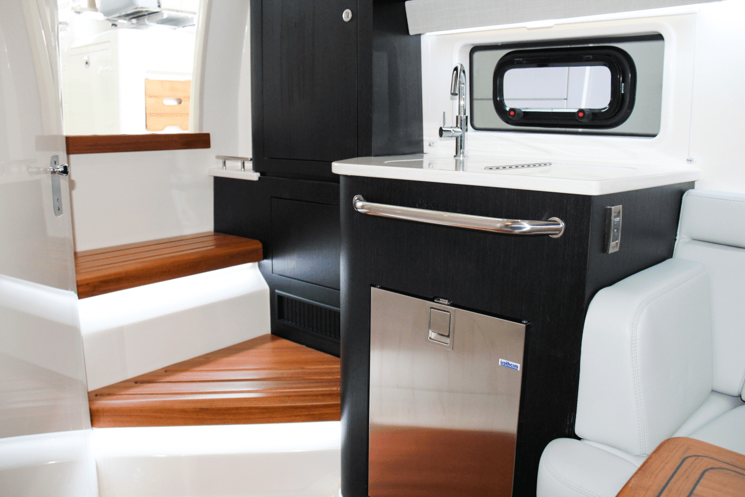 2025 Boston Whaler 380 Realm Image Thumbnail #50