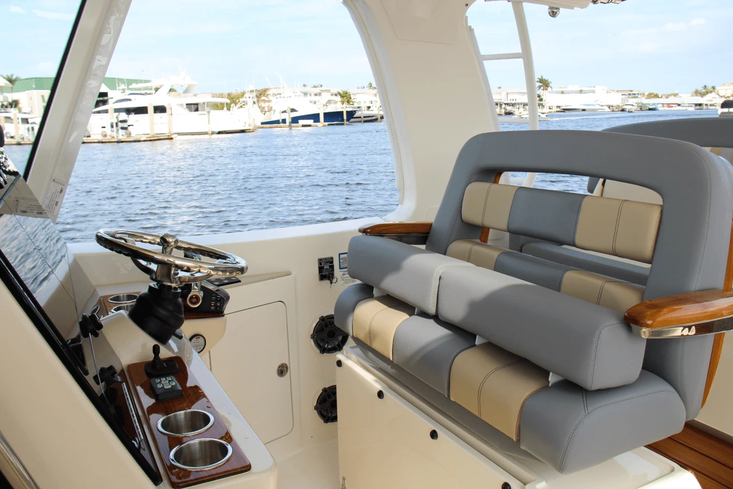 2025 Boston Whaler 380 Realm Image Thumbnail #34