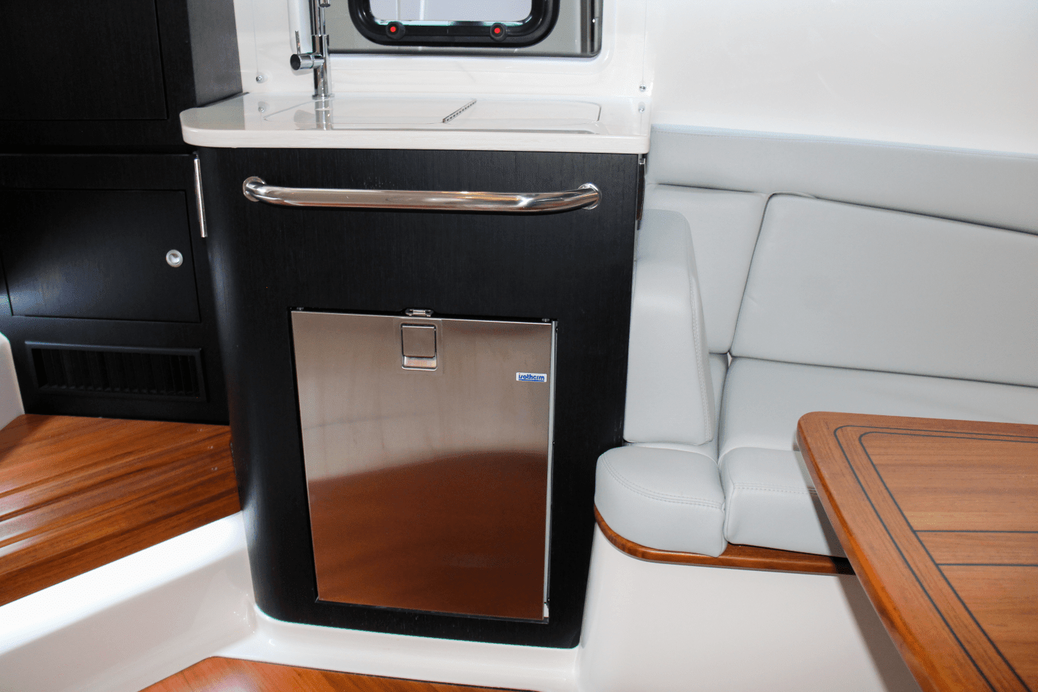 2025 Boston Whaler 380 Realm Image Thumbnail #51