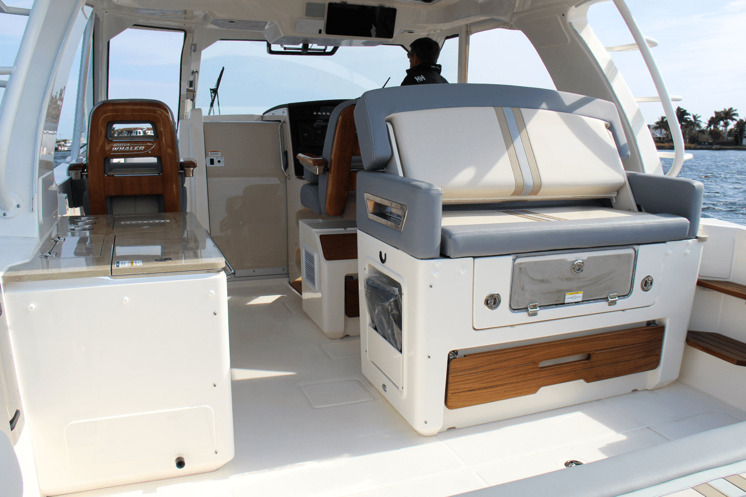 2025 Boston Whaler 380 Realm Image Thumbnail #17