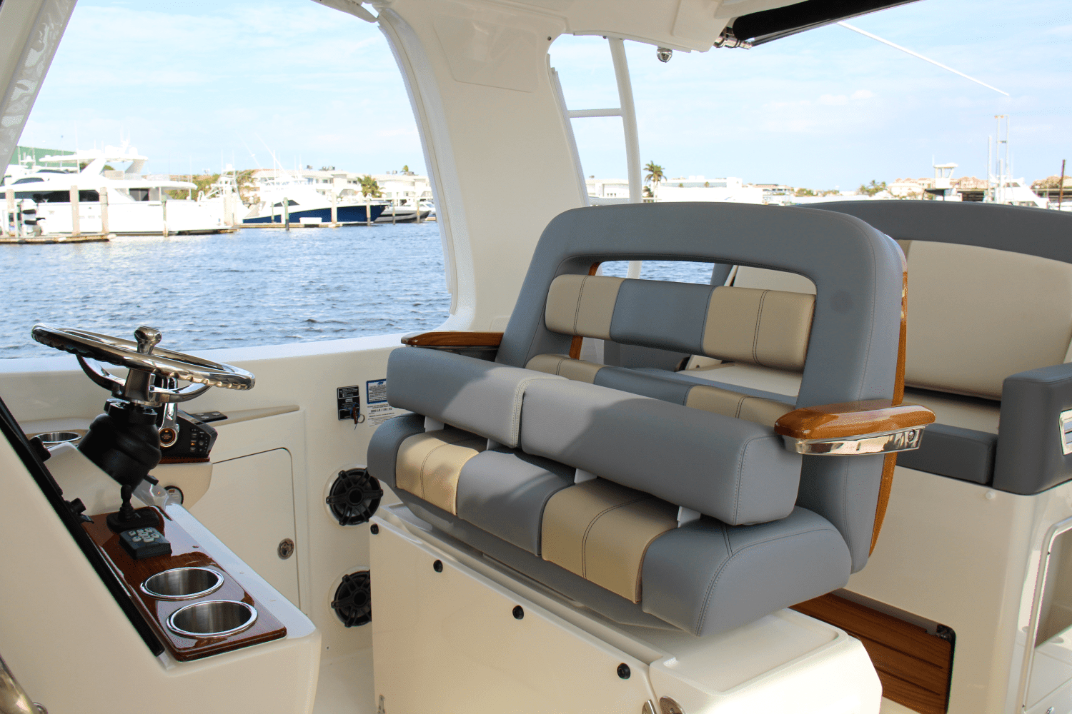 2025 Boston Whaler 380 Realm Image Thumbnail #35