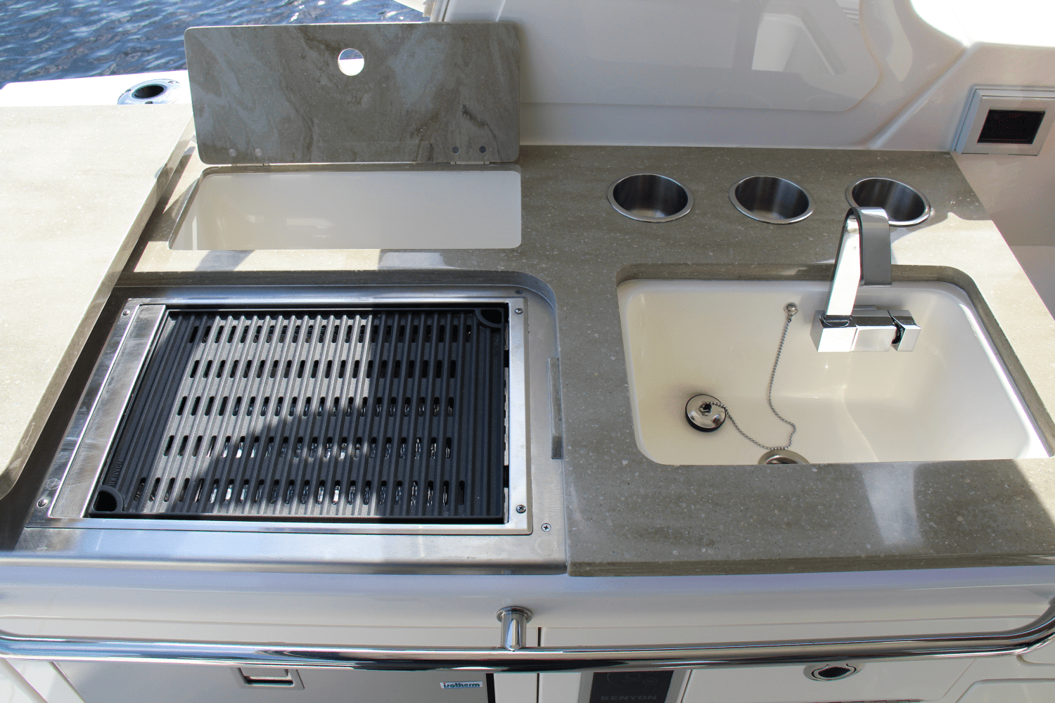 2025 Boston Whaler 380 Realm Image Thumbnail #32