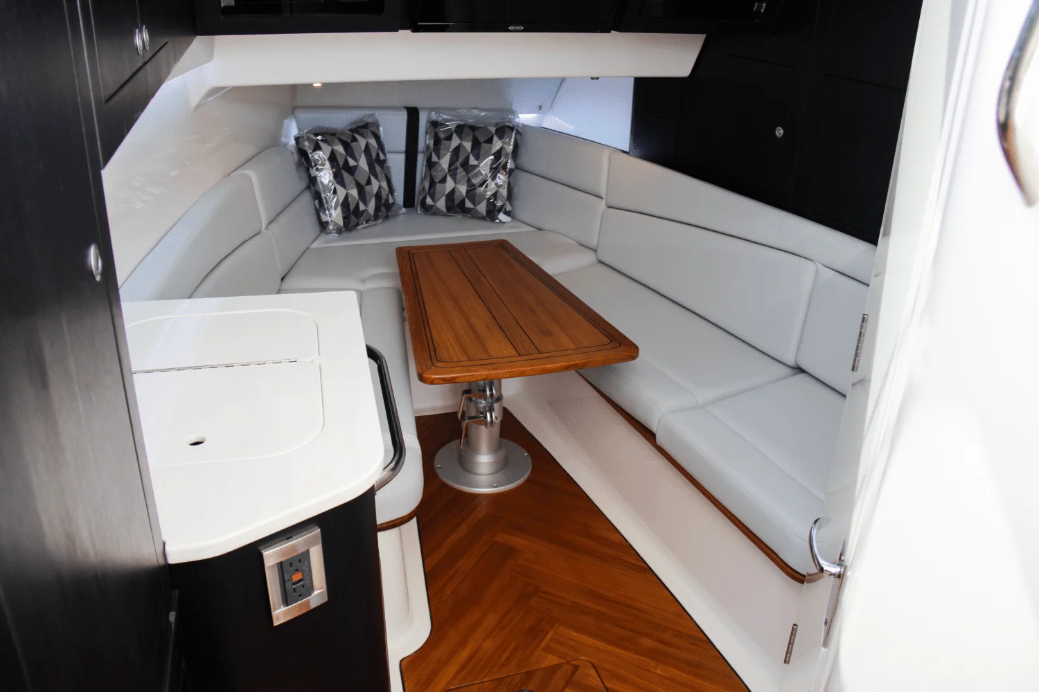 2025 Boston Whaler 380 Realm Image Thumbnail #47