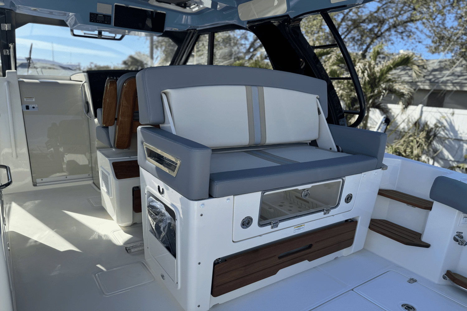 2025 Boston Whaler 380 Realm Image Thumbnail #4