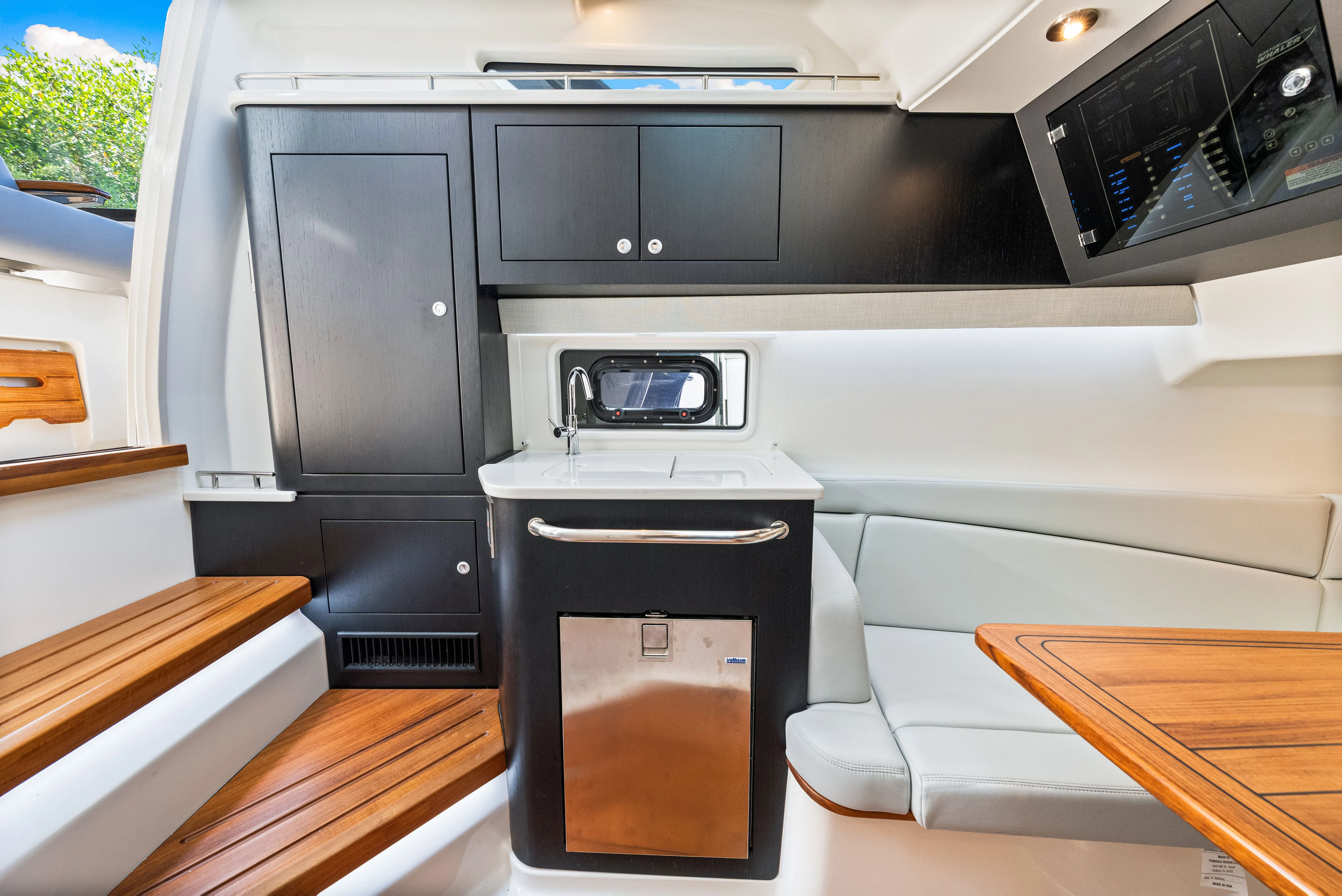 2025 Boston Whaler 380 Realm Image Thumbnail #54