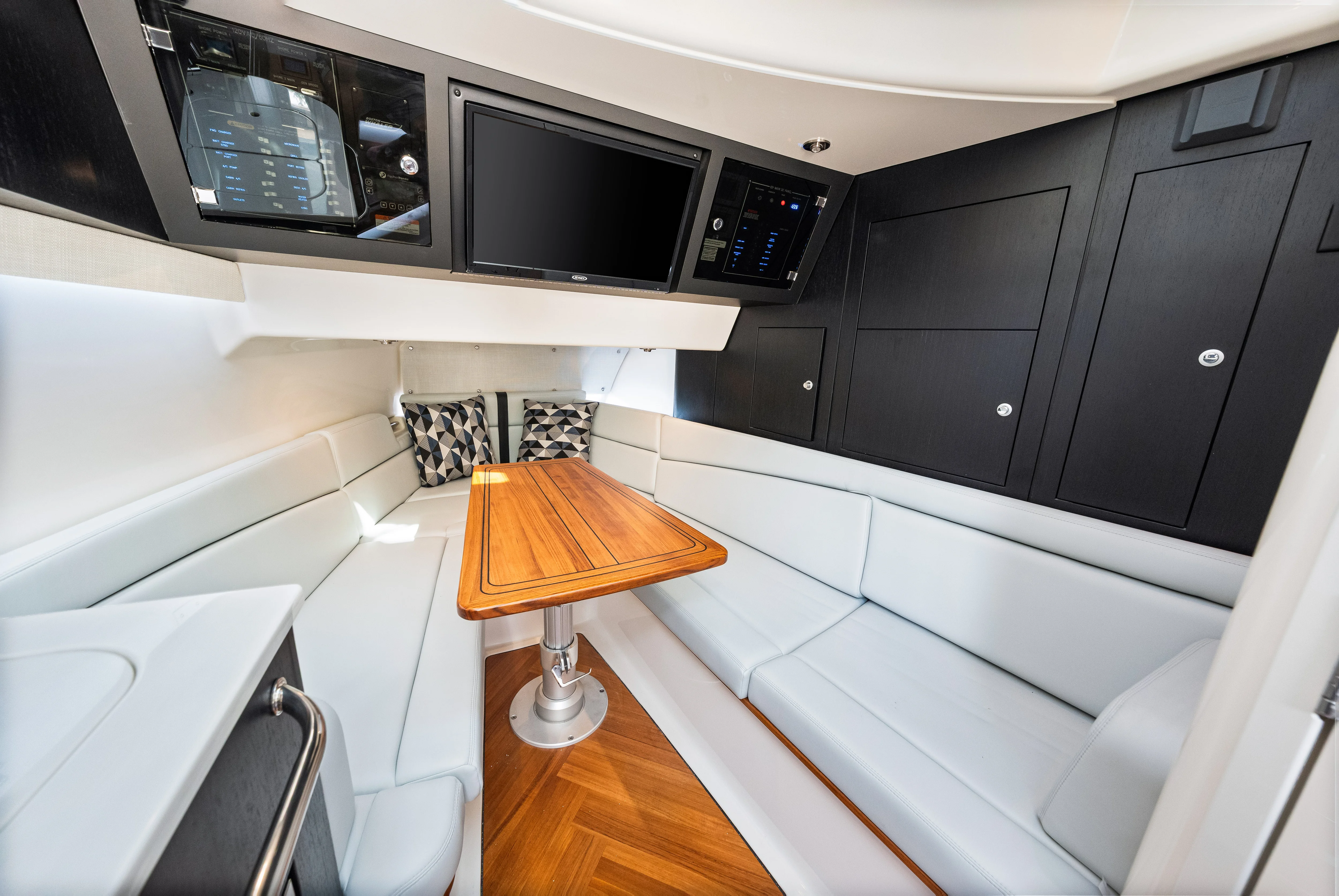 2025 Boston Whaler 380 Realm Image Thumbnail #53