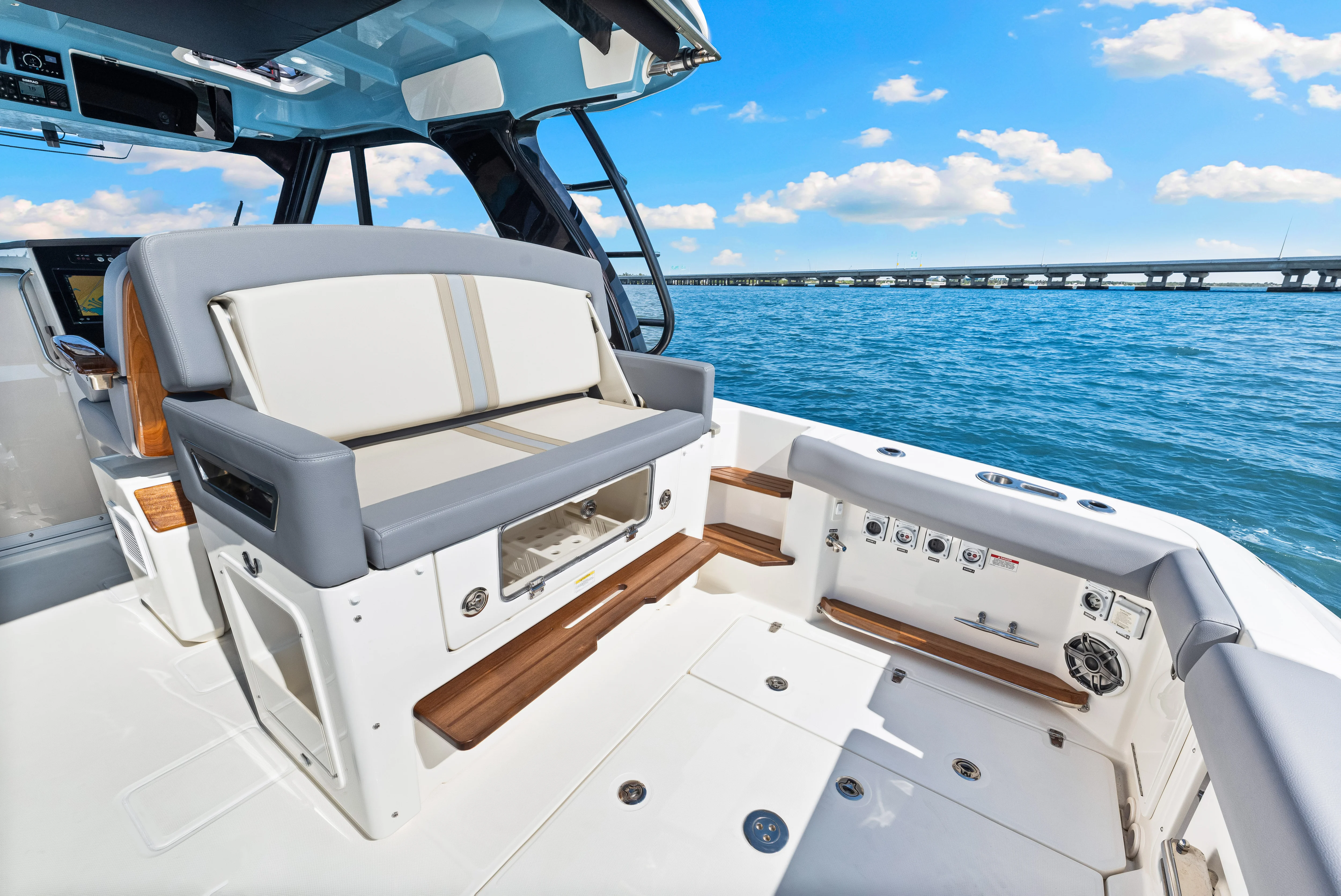 2025 Boston Whaler 380 Realm Image Thumbnail #30