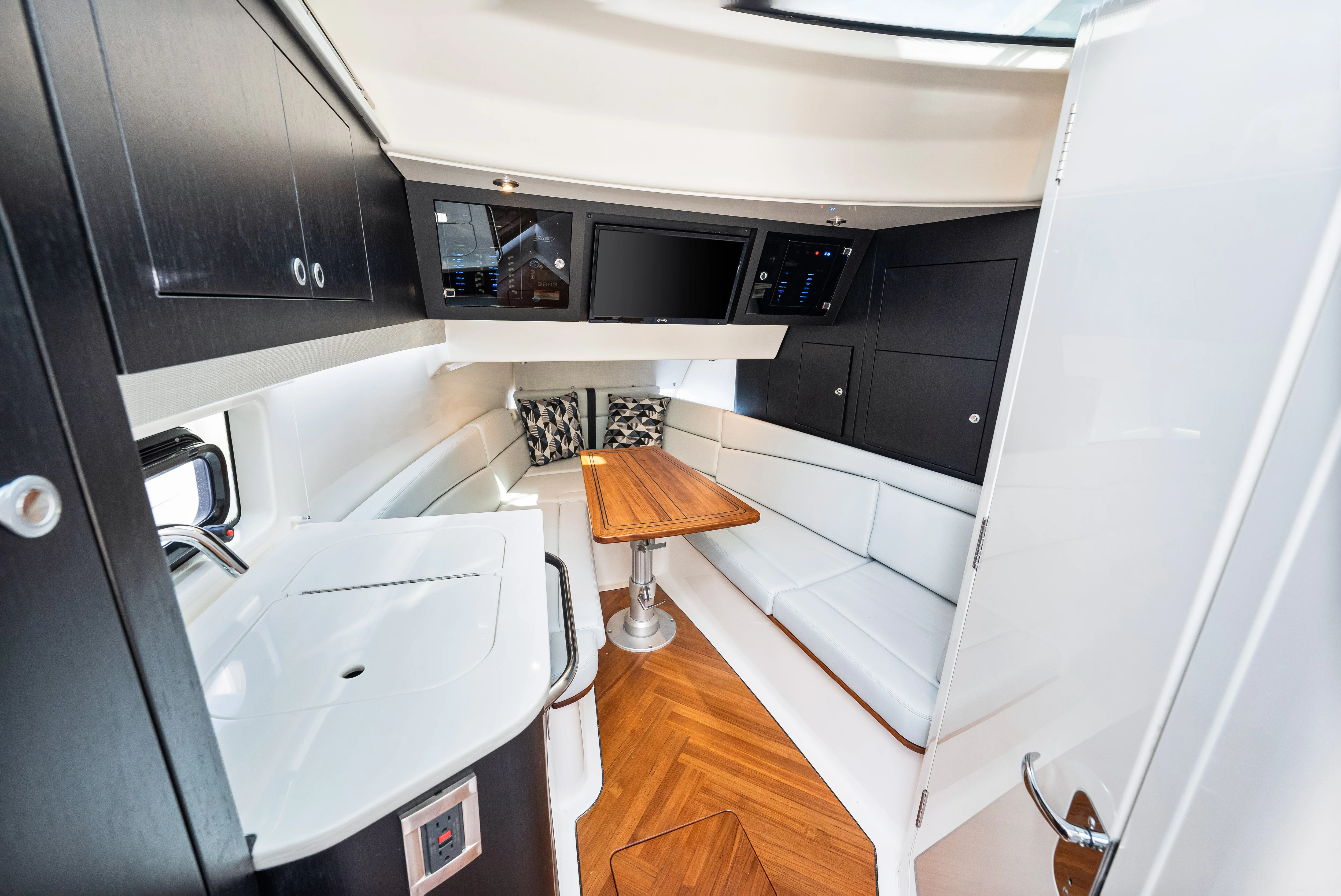 2025 Boston Whaler 380 Realm Image Thumbnail #52