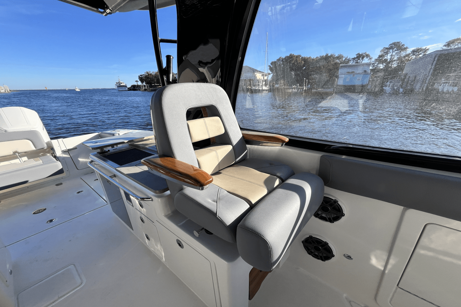 2025 Boston Whaler 380 Realm Image Thumbnail #27