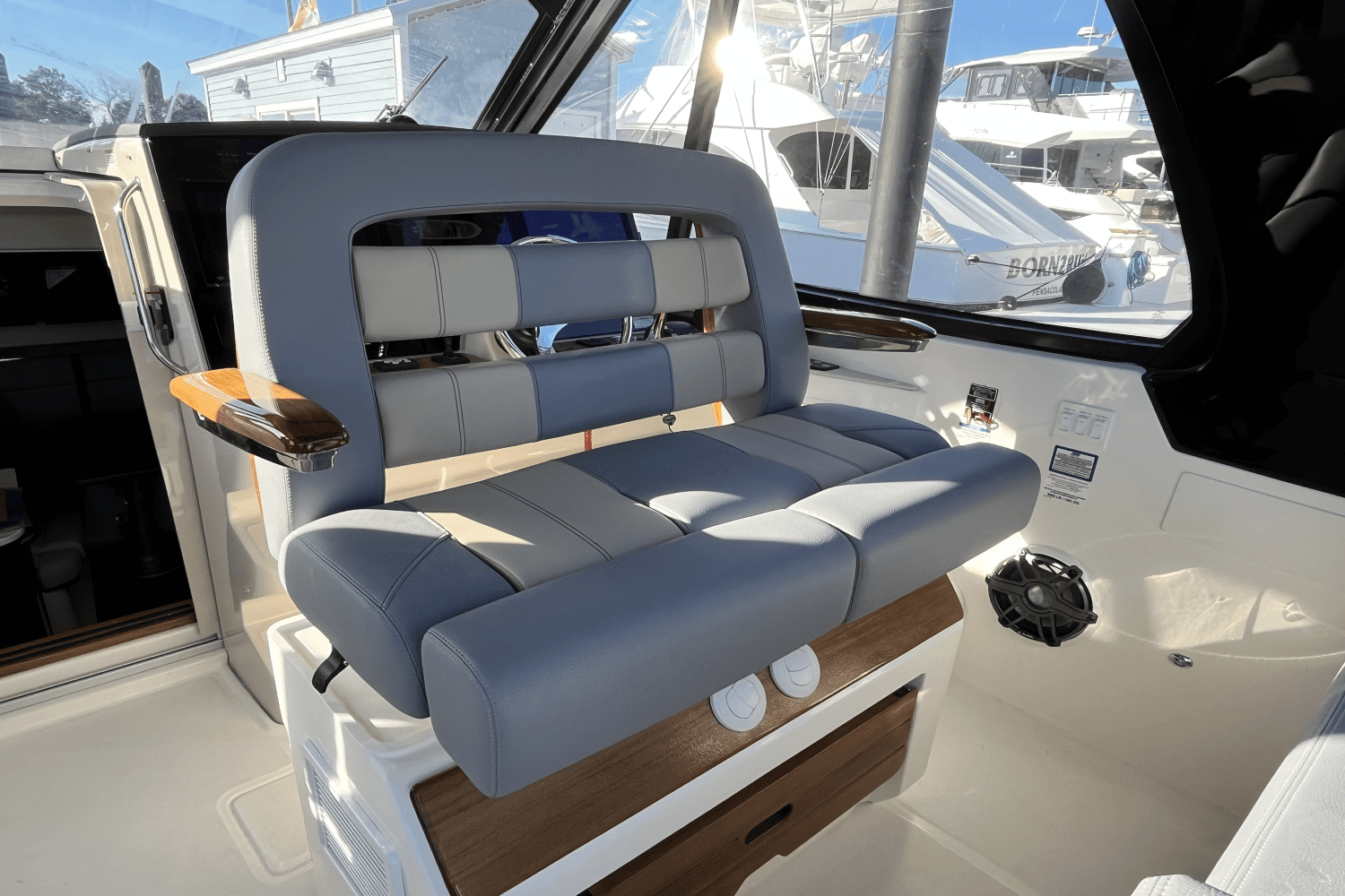 2025 Boston Whaler 380 Realm Image Thumbnail #26