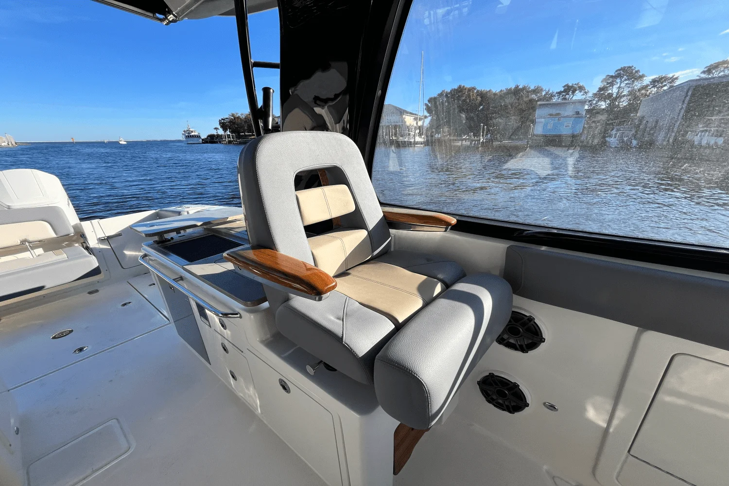 2025 Boston Whaler 380 Realm Image Thumbnail #27