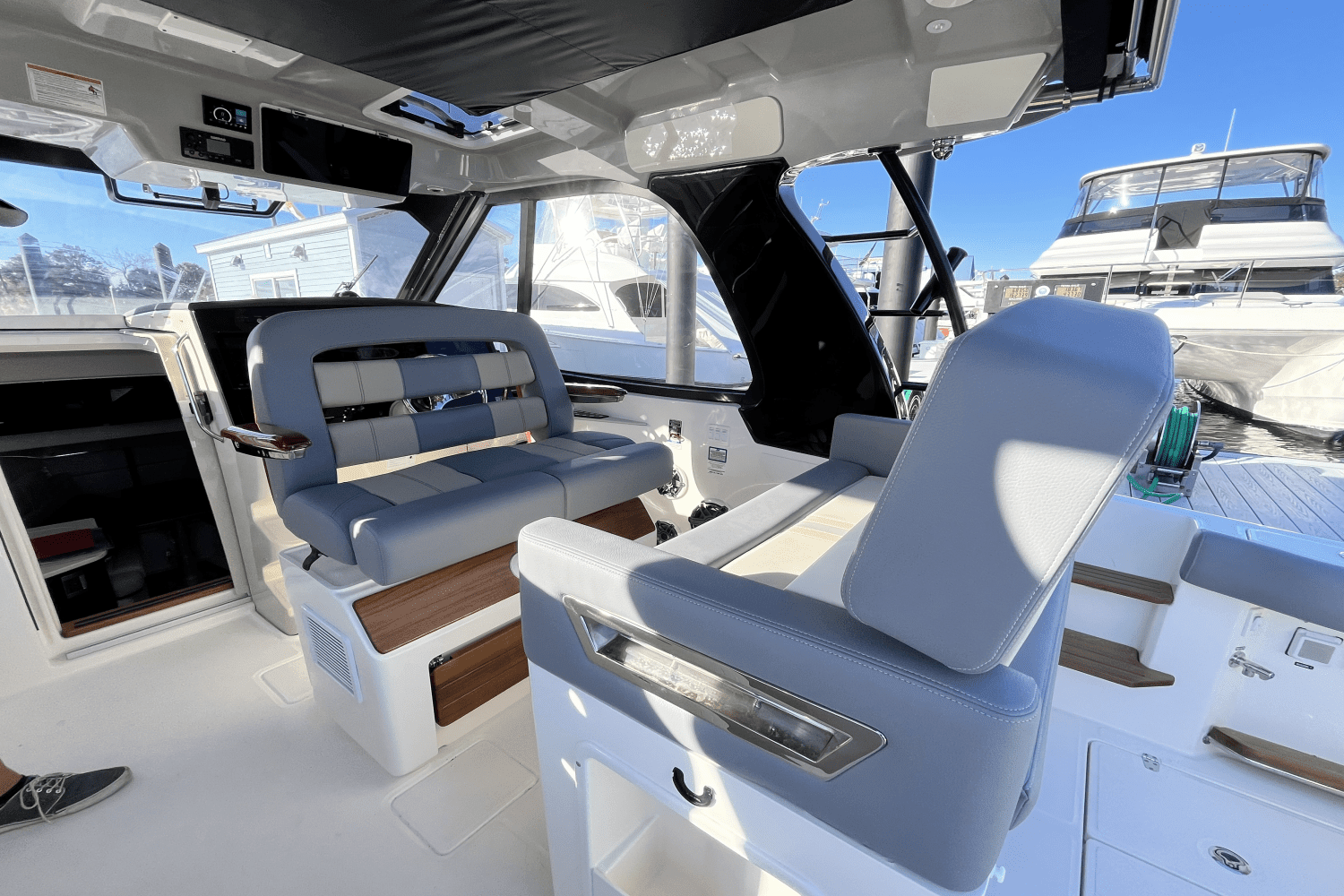 2025 Boston Whaler 380 Realm Image Thumbnail #22