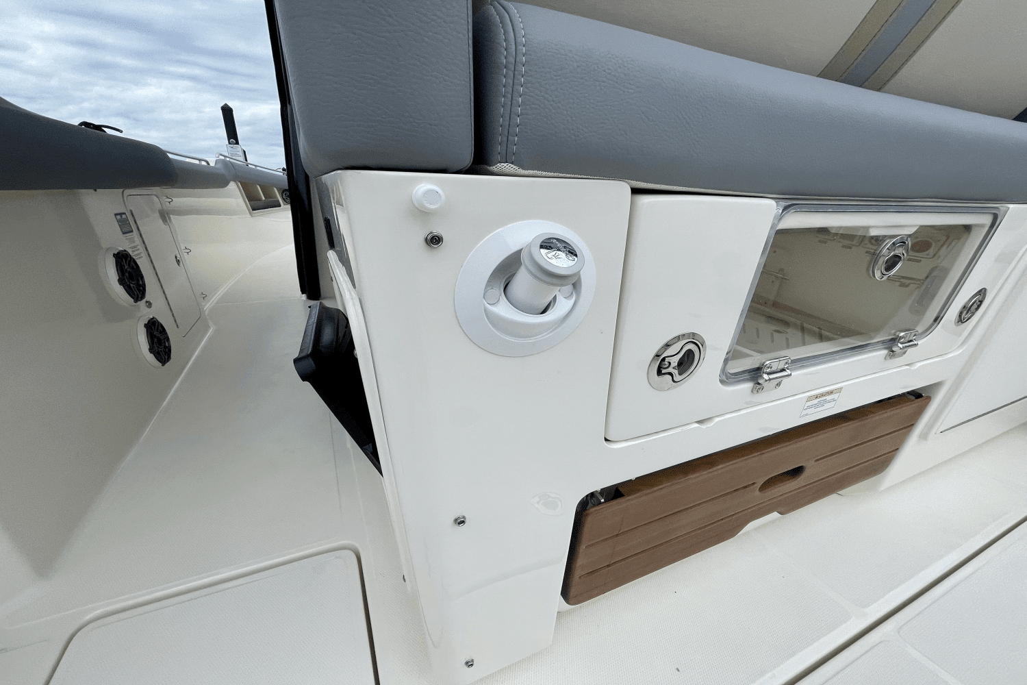 2025 Boston Whaler 350 Realm Image Thumbnail #11