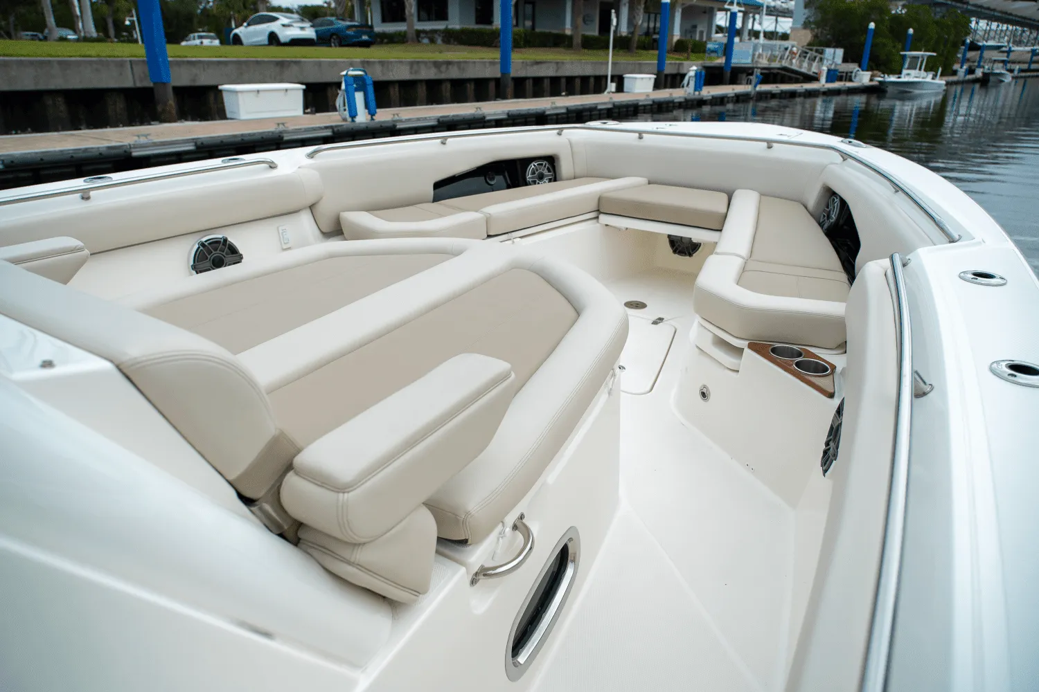 2025 Boston Whaler 360 Outrage Image Thumbnail #18