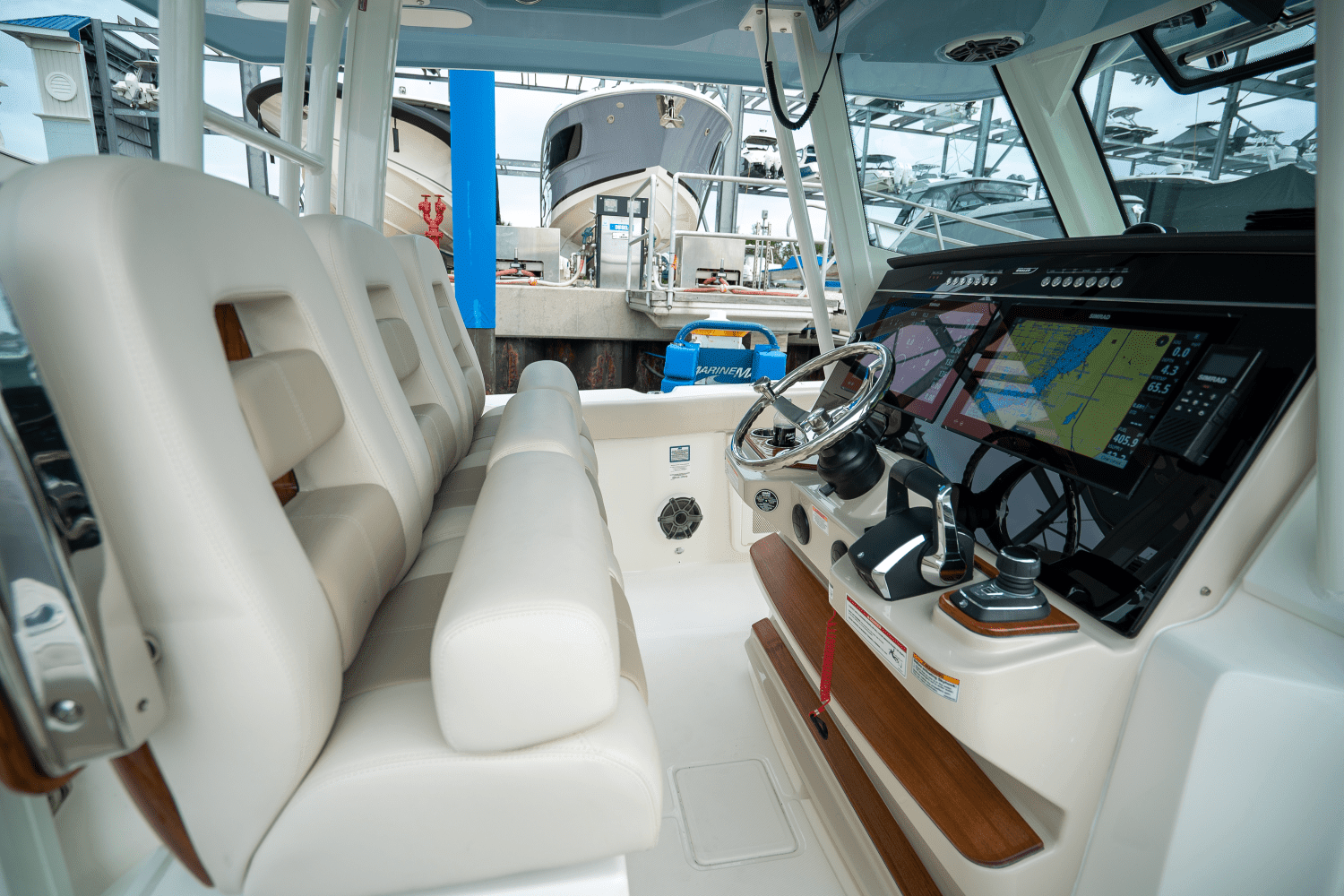 2025 Boston Whaler 360 Outrage Image Thumbnail #10