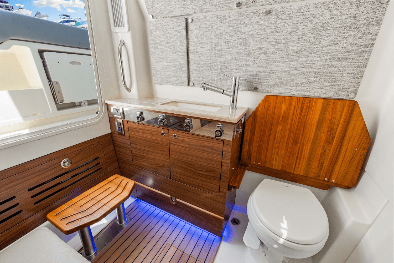 2025 Boston Whaler 360 Outrage Image Thumbnail #82