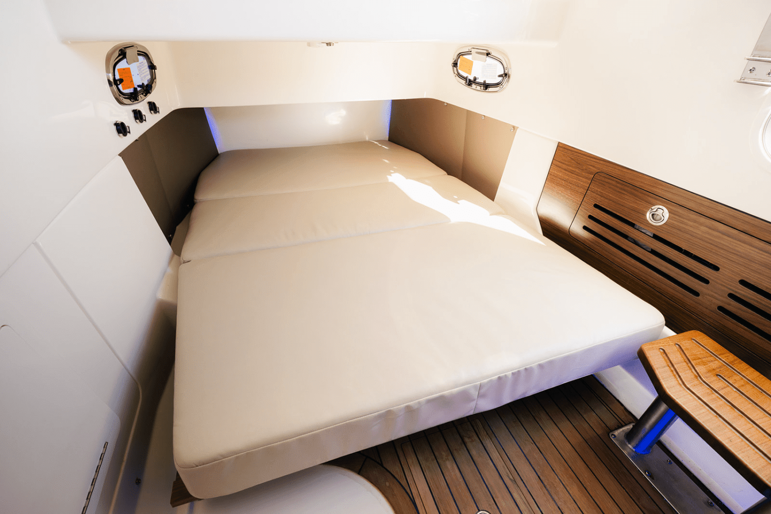 2025 Boston Whaler 360 Outrage Image Thumbnail #20