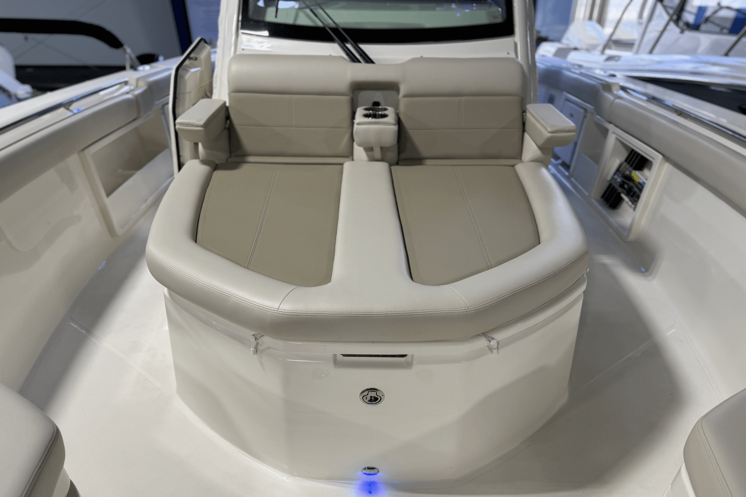 2025 Boston Whaler 360 Outrage Image Thumbnail #32